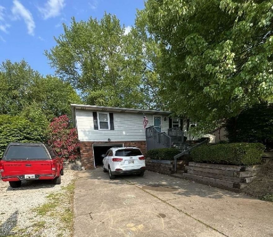 Move-in ready! You can enjoy this well maintained three bedroom home featuring a spacious yard with privacy fence, deck off kitchen for barbecues. Great neighborhood.