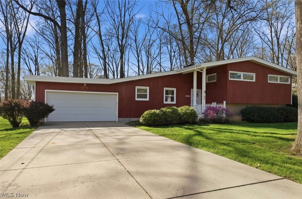 Photo of 6972 Ronjoy Place, Youngstown, OH 44512 (MLS # 5203576)