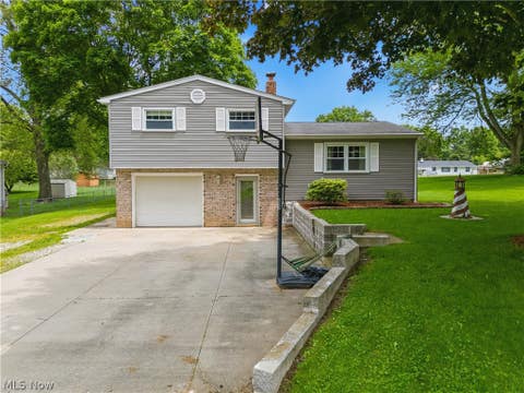 Homes For Sale - 8572 Greenmeadow Avenue<br/> Stark County, Canal Fulton, OH 44614