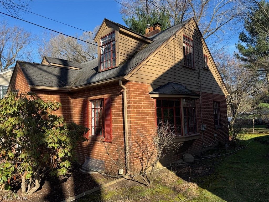 Photo of 1535 Marlowe Avenue, Akron, OH 44313 (MLS # 5193000)