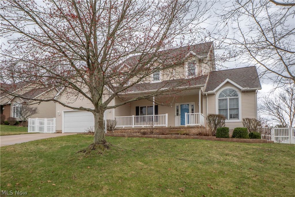 Photo of 3113 Sparrows Crest Crst, Akron, OH 44319 (MLS # 5191535)