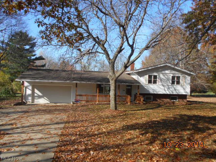 Great home in the North Hampton Area. 4 level split with tons of space. 3 bedrooms and 2 full baths in Woodridge Schools.  All 4 levels are finished. Mechanics in the home have been well cared for.  This home features hardwood floors in the main and bedroom areas, carpet in the lower finished family room area, enclosed patio with tile floor, kitchen with tile floors and stainless steel appliances, Trex deck(with room for a hot tub) and patio in the rear of the home, large 20x30 barn in the back of a large/deep lot,  bottom two levels are wired for HDMI and component cables, newer Jeldwen windows installed in 2012. Don't miss this one. This street has zero turn over and this home is truly a gem that will not last long!!1 Call for a private showing today. Prequalified buyers only.