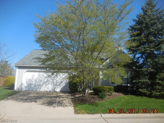 Great 2 bedroom, 2 bath cluster in home in Gorgeous Copley Ohio. This home has open layout, eat in kitchen, living room with fireplace, oversized rooms, large laundry room, nice deck with beautiful view and lots of storage. This home is close to all amenities and 2 car attached garage. This home needs some updating but priced to sell. Call today for your private showing.
