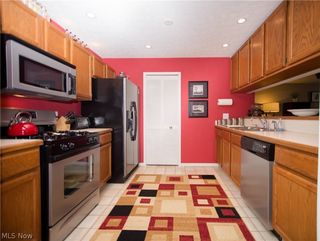 Courts Country Lakes Condo - Residential