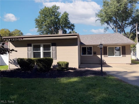 Homes For Sale - 9022 Manorford Drive<br/> Cleveland, OH 44130