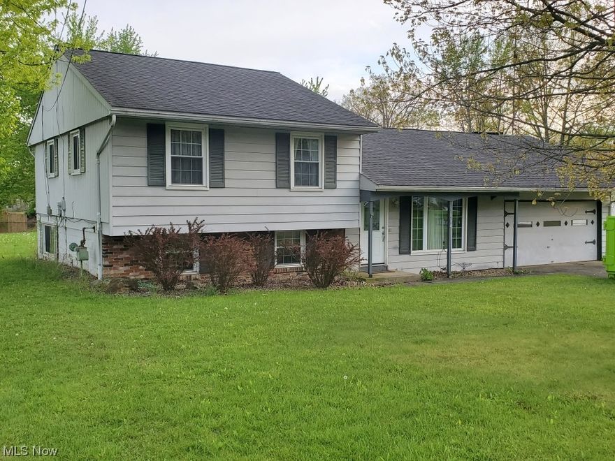 Great opportunity for a 3 bedroom, 1.5 bath home with large eat - in kitchen and sliders to the concrete patio and large, flat backyard.  Newer windows.
Bedrooms offer good closet space, nice full bath. Lower level is partially finished with half bath and laundry room.
Two car garage.  With some TLC, make this home yours today.
Estate - Selling "as is".