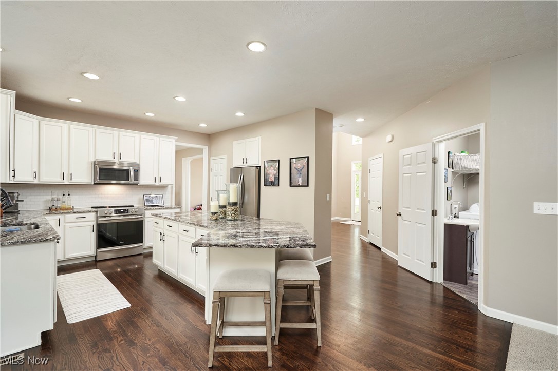 Copley, Ohio 44321, United States, 4 Bedrooms Bedrooms, ,4 BathroomsBathrooms,Residential,Contingent,126767