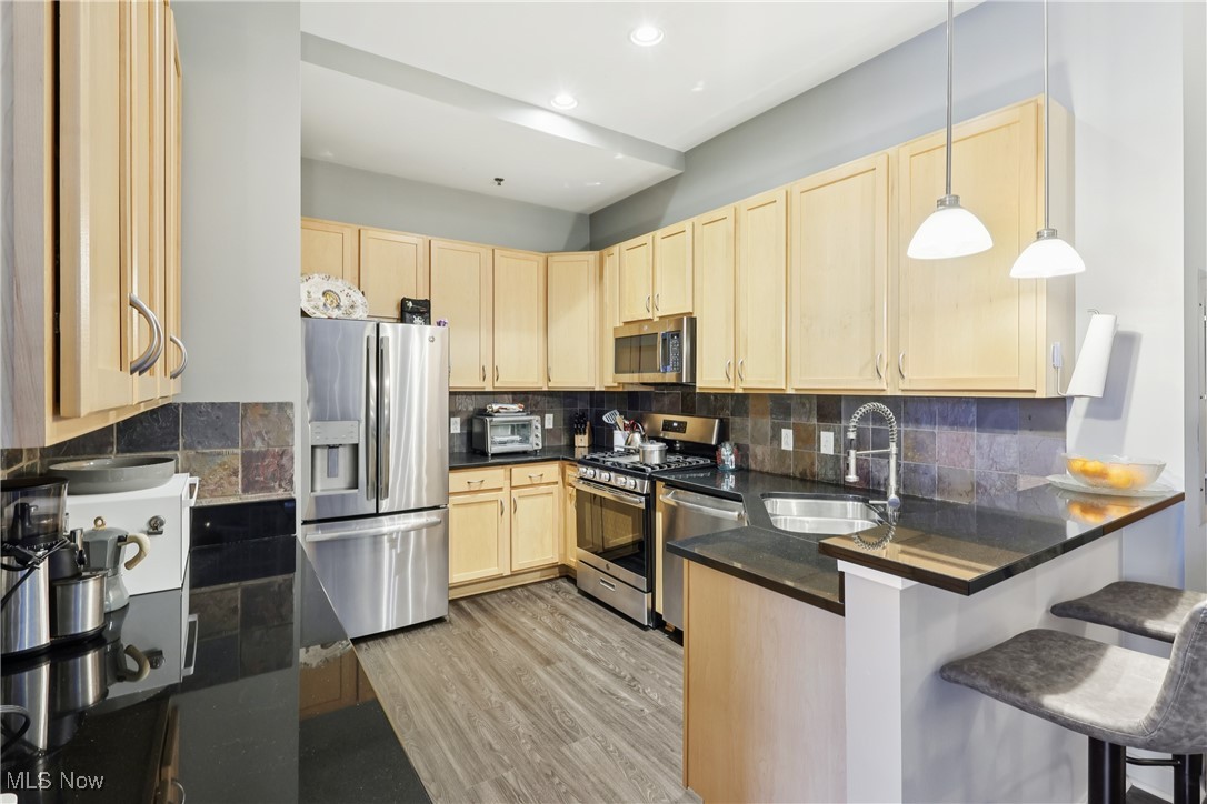 Carroll Ave Condo - Residential