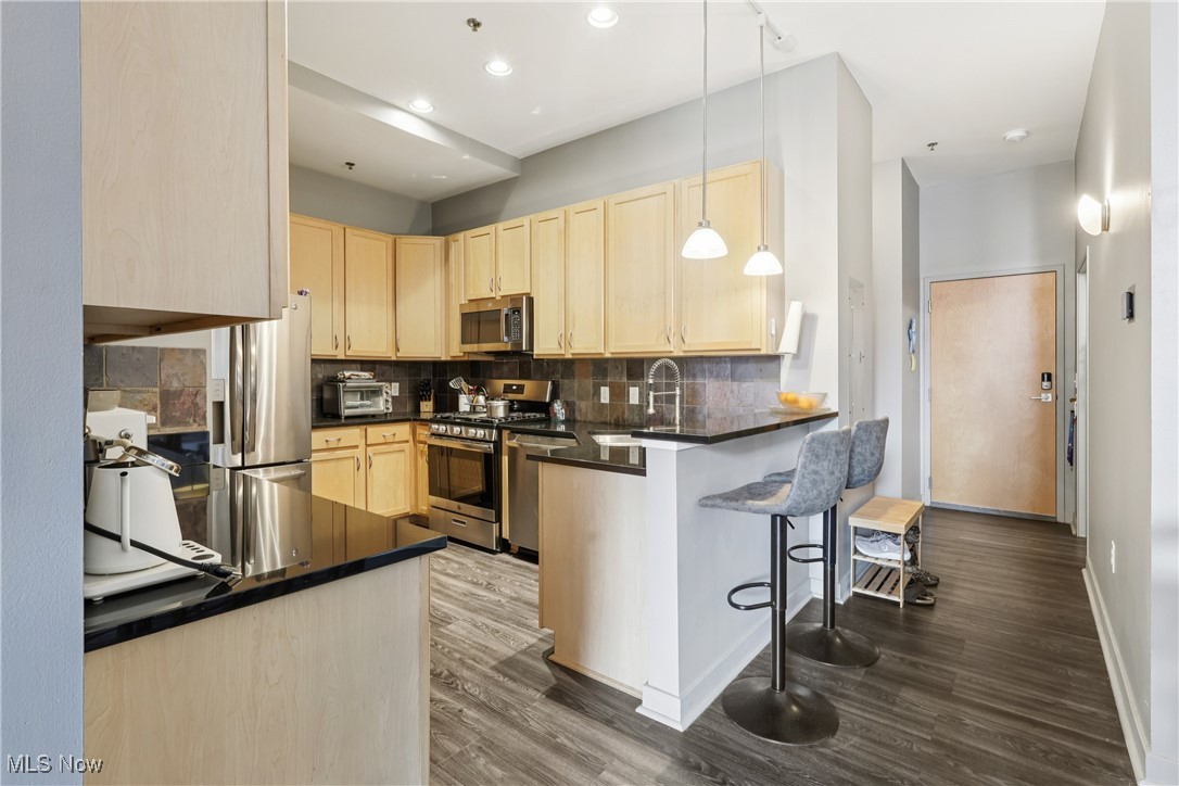 Carroll Ave Condo - Residential