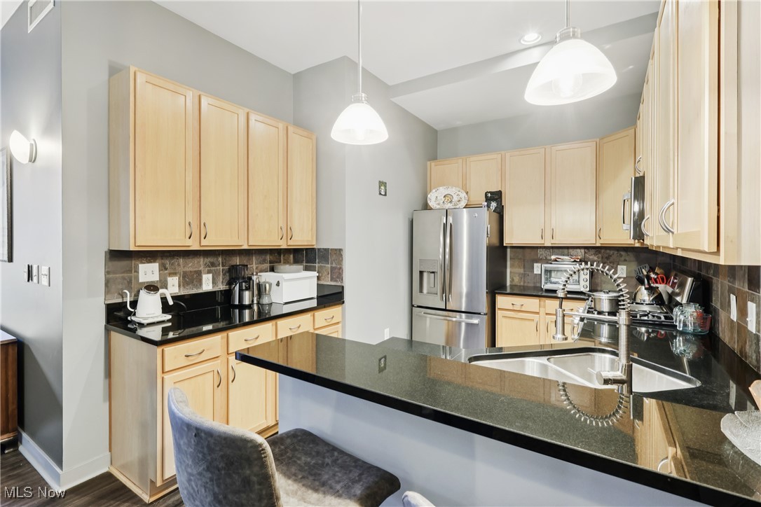 Carroll Ave Condo - Residential