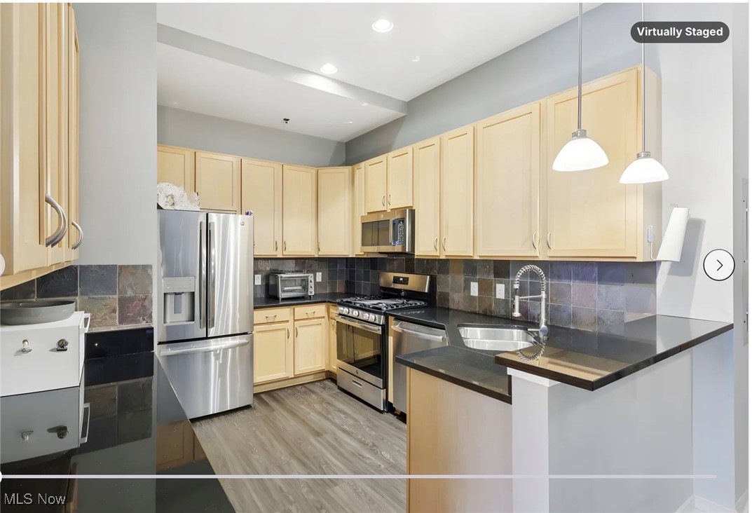 Carroll Ave Condo - Residential