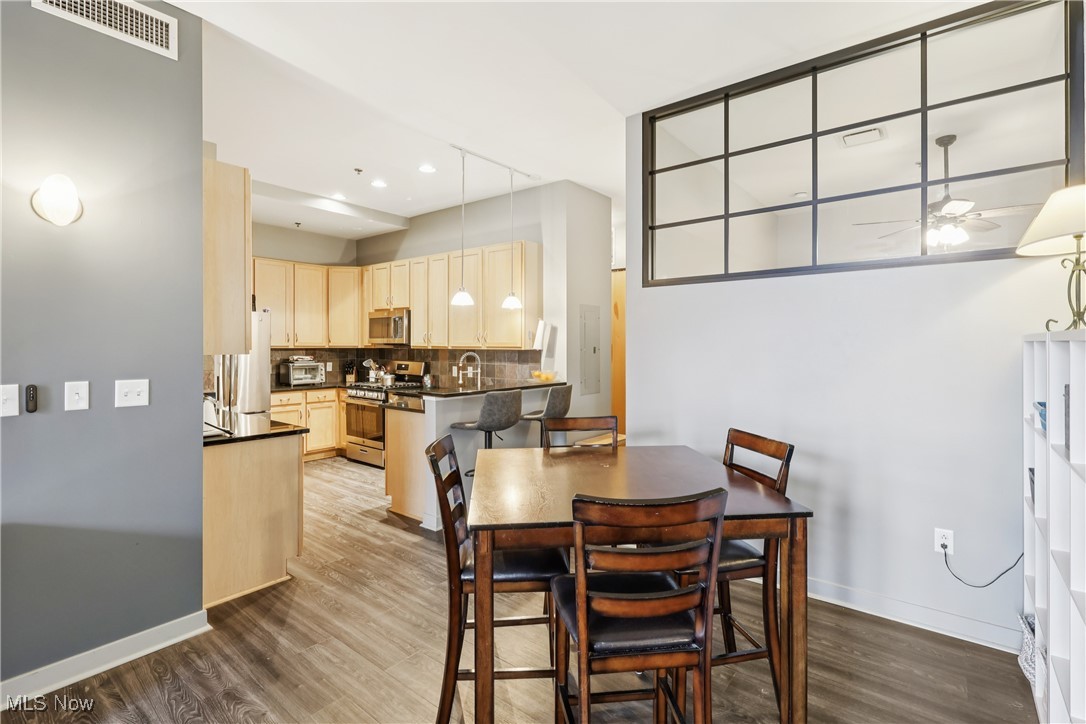 Carroll Ave Condo - Residential