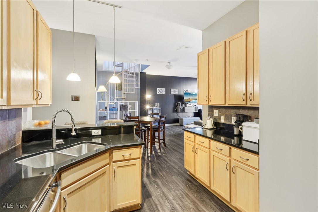 Carroll Ave Condo - Residential