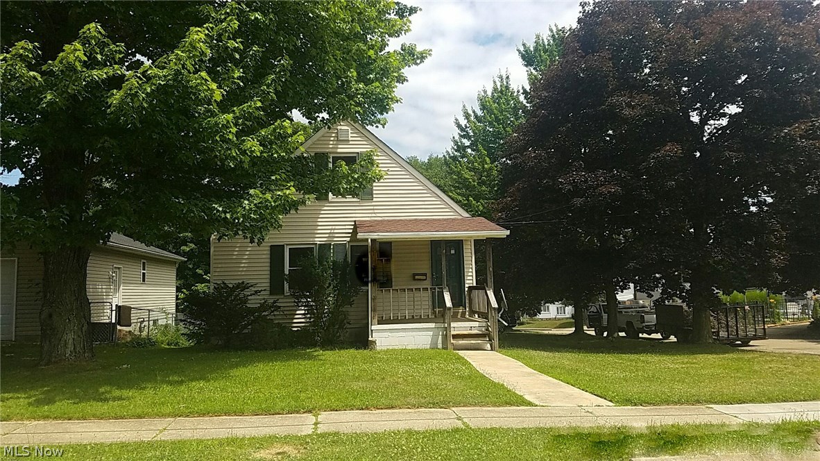 Everything you need and more. Come look at this one. Great garage, covered patio and then you get a large sized living room, 2 cozy bedrooms and nice full basement to store all your prized possessions. This one is a most see!!!