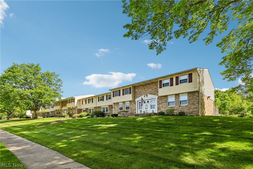 Photo of 1860 Higby Drive #B, Stow, OH 44224 (MLS # 5211816)