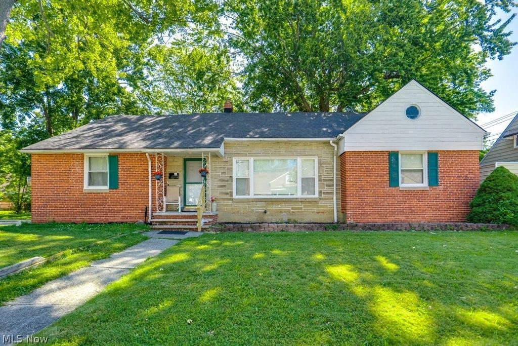 Photo of 241 E 242nd Street, Euclid, OH 44123 (MLS # 5216449)