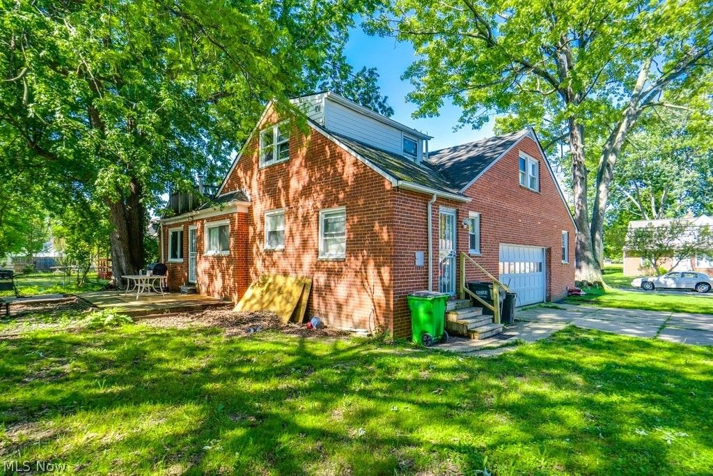Photo of 241 E 242nd Street, Euclid, OH 44123 (MLS # 5216449)