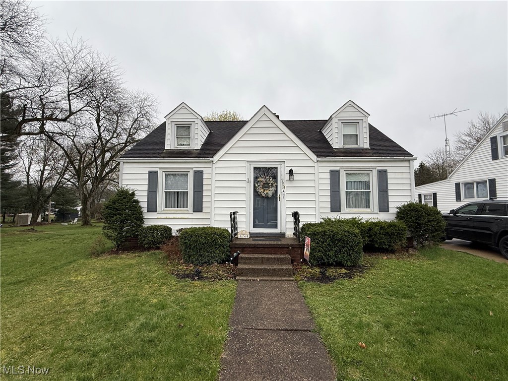 758 Kingsway Street, Alliance, Ohio image 1
