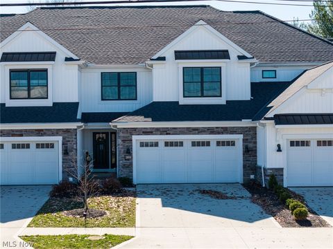 Townhouse For Sale - 2854 Riviera Drive<br/> Summit County, Fairlawn, OH 44333