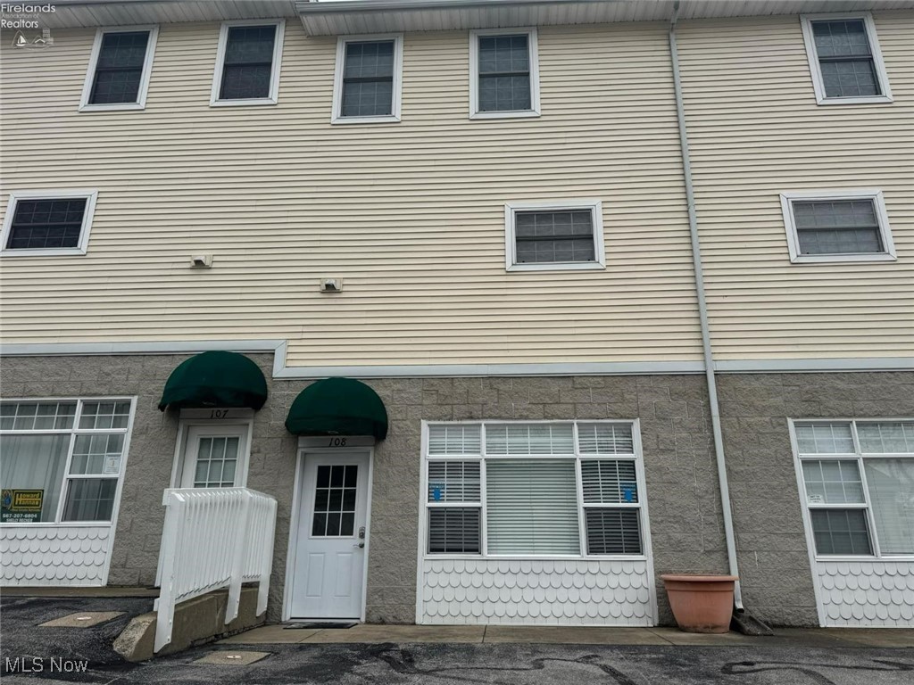 108 Legends Lane, Marblehead, Ohio image 1
