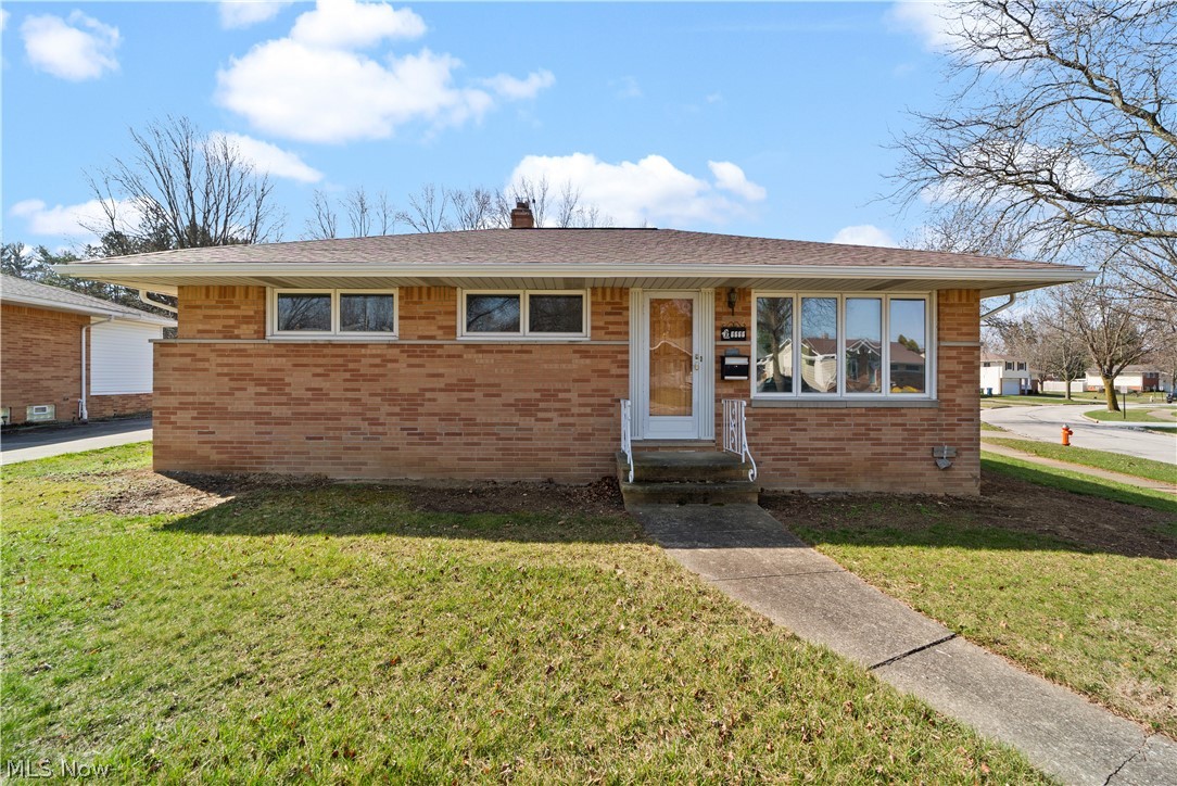 New Roof on house and garage
New Kitchen with all appliances
Freshly painted and new flooring
3 bed 1.5 bath.
Unfinished basement
Corner Lot
Detached 2 car garage