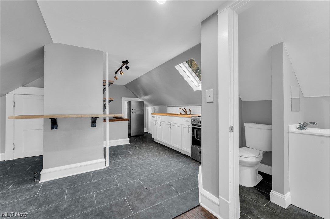 Clifton Blvd - Residential Lease