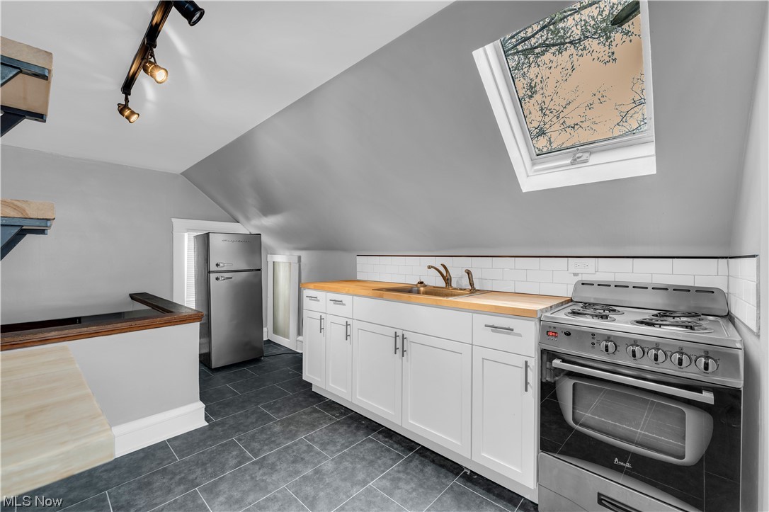 Clifton Blvd - Residential Lease