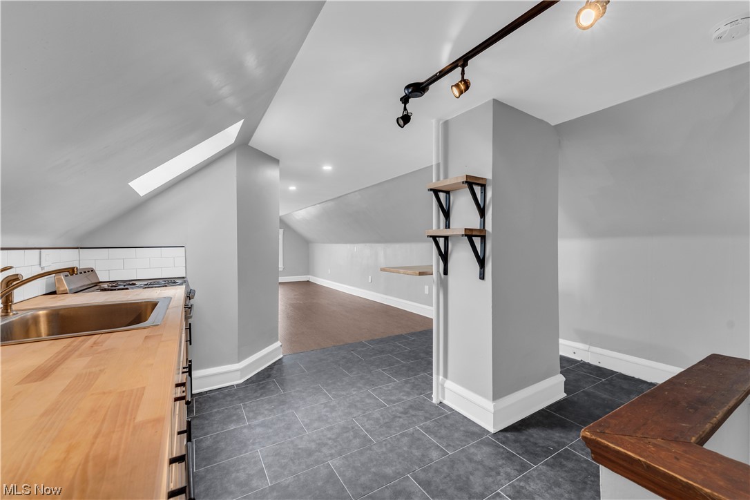 Clifton Blvd - Residential Lease