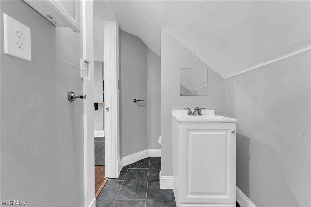 Clifton Blvd - Residential Lease