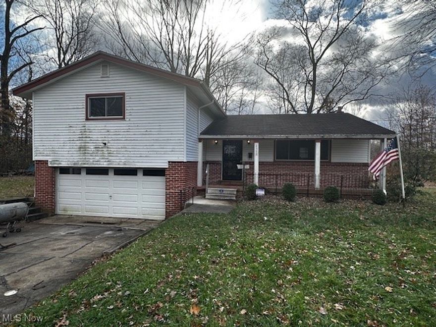 Come see this 3-bedroom, 1.5-bath multi-level single-family home in the city of Warren, OH. This property offers solid potential for the right buyer—whether you're looking to add value through updates or hold it as a long-term investment.

With 3 bedrooms, and a functional 1.5-bath layout, this home provides a strong foundation for your next project. Put in your own sweat equity to create a fresh start, modernize the space, and unlock the full potential this property has to offer.

If you're building your portfolio or searching for your next opportunity, this one is worth a look!