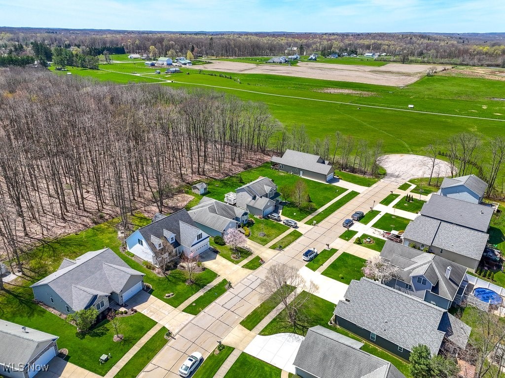 15335 Royal Oak Drive, Middlefield, Ohio image 10