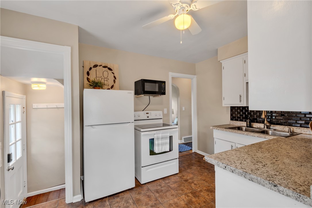 225 Longfellow Street, Elyria, Ohio image 4