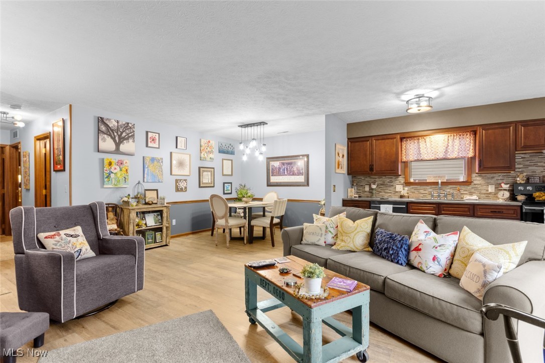 1819 Harbour Circle, Canton, Ohio image 11