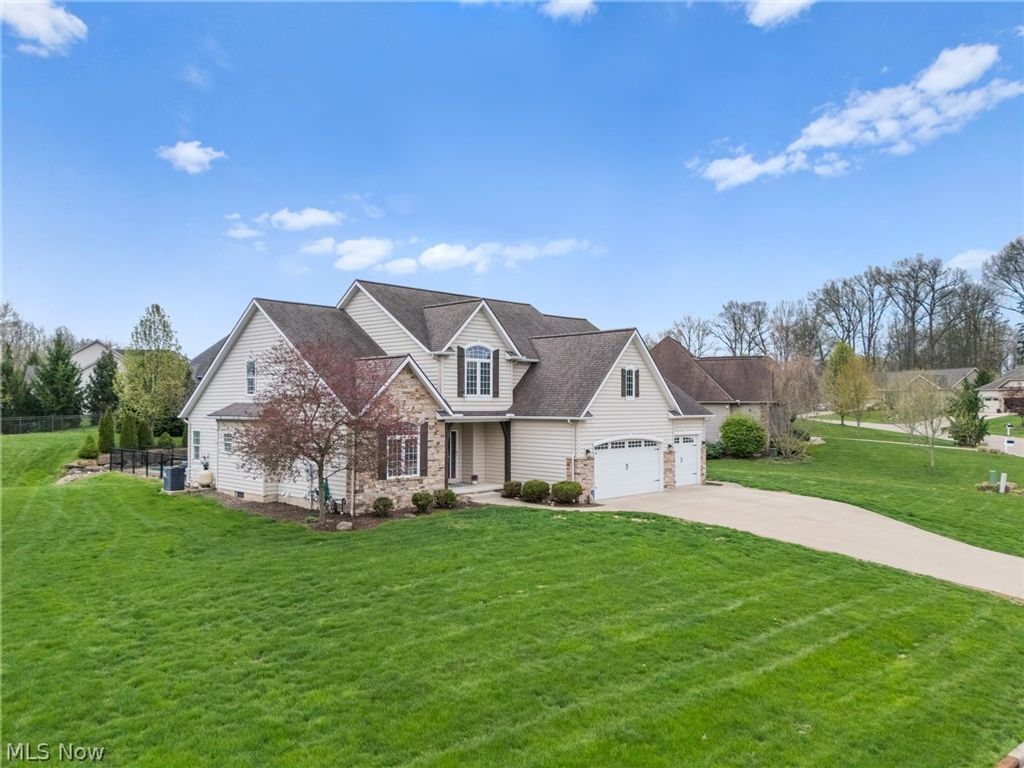 Photo of 8888 Scotsbury Street NW, Massillon, OH 44646 (MLS # 5204185)