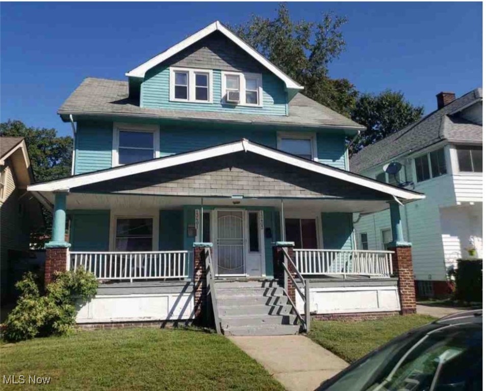 Calling all investors and value-add buyers! This massive 10-bedroom side-by-side duplex offers incredible potential for cash flow and long-term equity. With one unit tenant-occupied and the other unit in need of a full renovation, you can generate income right away while building value through updates.
Side-by-side duplex
10 total bedrooms / 2 baths
One unit occupied with steady rental income
One unit vacant – ready for a full renovation and your design vision
Potential to lease to large families, or group housing.
Off-street parking
Income from day one with current occupied unit
Huge upside potential by renovating vacant unit and bringing to market rent
Perfect for investors looking for a BRRRR strategy, house hack, or long-term hold
Can be sold as a package with MLS#5150459 and 5150461