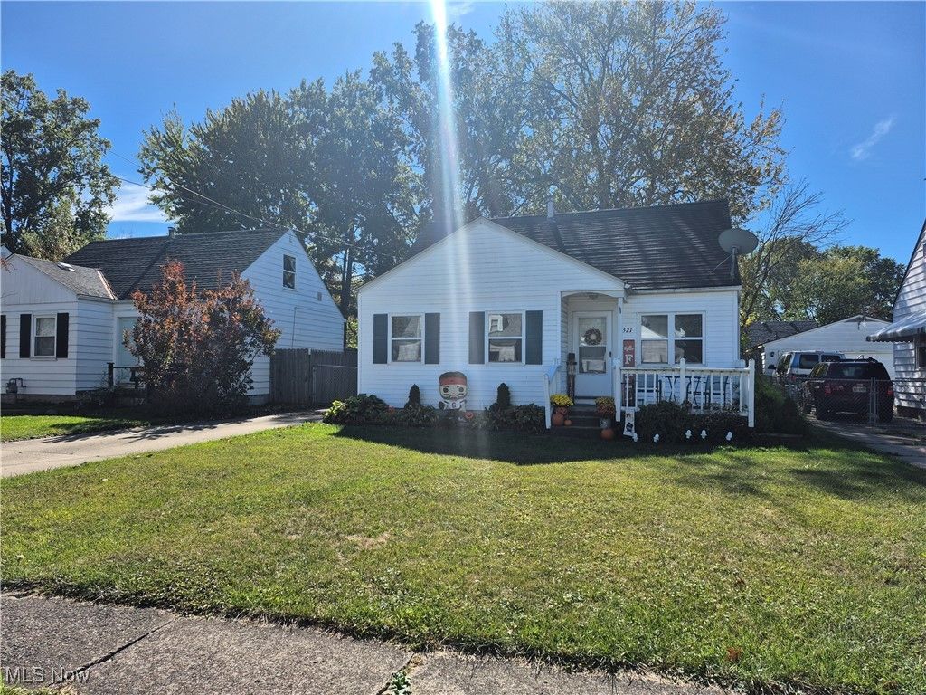 Photo of 521 Cambridge Avenue, Elyria, OH 44035 (MLS # 5164279)