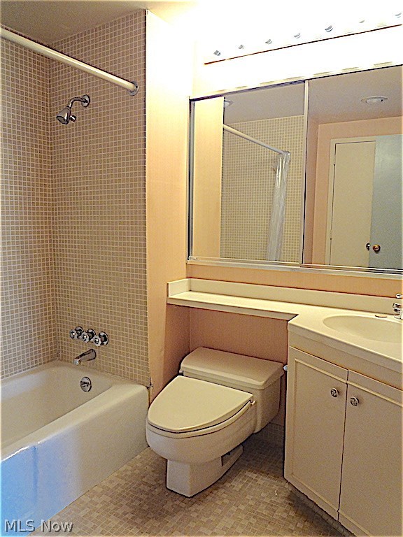 One Bratenahl Place Condo - Residential