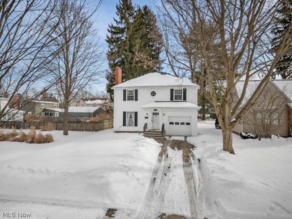 Photo of 335 Melbourne Avenue, Akron, OH 44313 (MLS # 5179945)