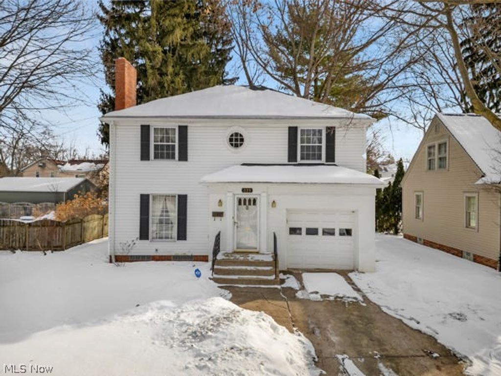 Photo of 335 Melbourne Avenue, Akron, OH 44313 (MLS # 5179945)