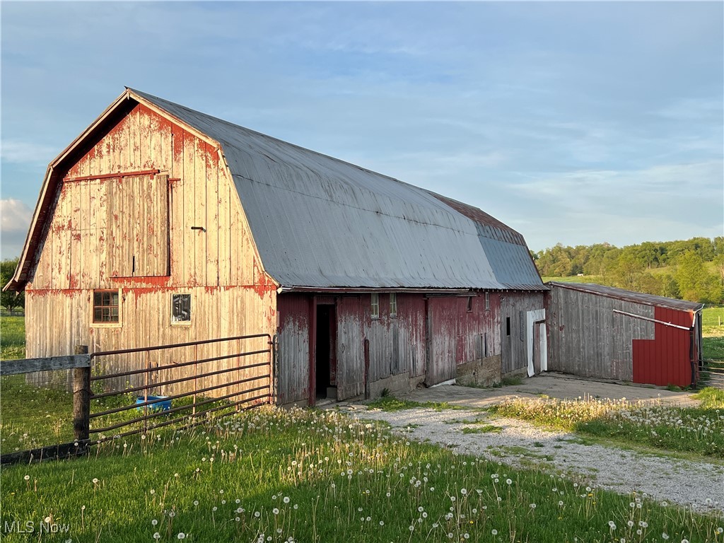 7376 S Honeytown Road, Fredericksburg, Ohio image 17