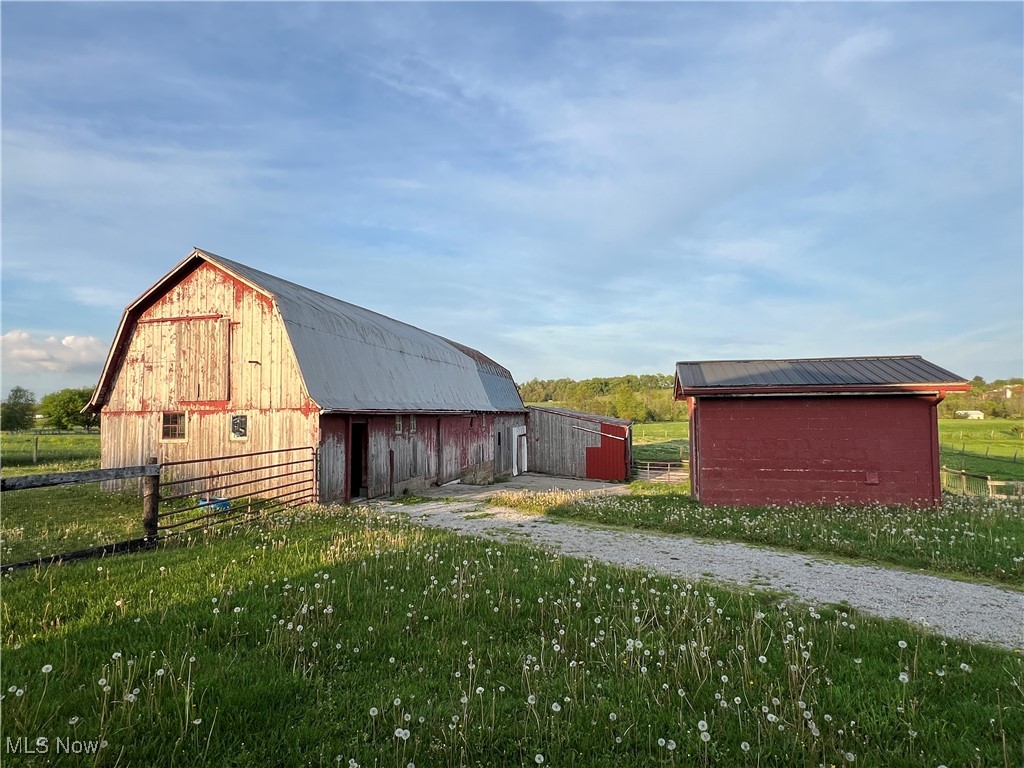 7376 S Honeytown Road, Fredericksburg, Ohio image 16