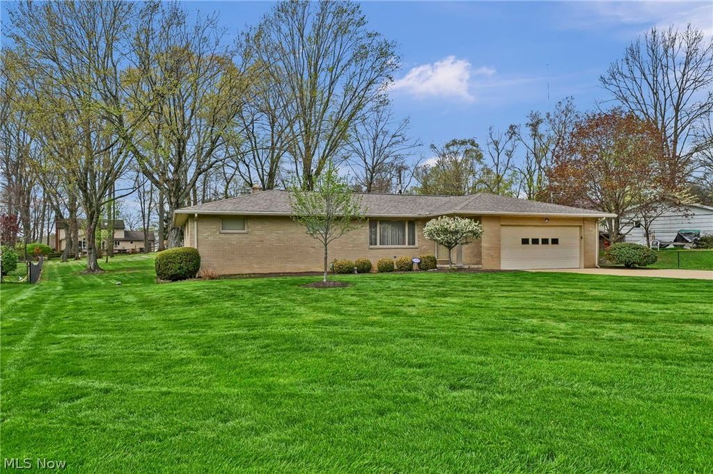 Photo of 5637 Griffith Avenue NW, North Canton, OH 44720 (MLS # 5202331)