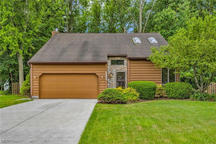 First time offered ,original owner home. Situated on a park like 3/4 acre lot on a cul-de-sac . This contemporary home has an open floor plan . New driveway is extra wide for easy parking. The living room has  skylights with an open floor plan to the dining room
1st floor has been freshly painted. New granite counter tops,  new refrigerator & custom lighting add to enjoyment in this inviting kitchen with a view.      Custom drapes & blinds stay with the home . The family room has a fireplace and wet bar for year round enjoyment . The bathrooms have been updated,Master bath has a garden tub & ceramic tile shower.