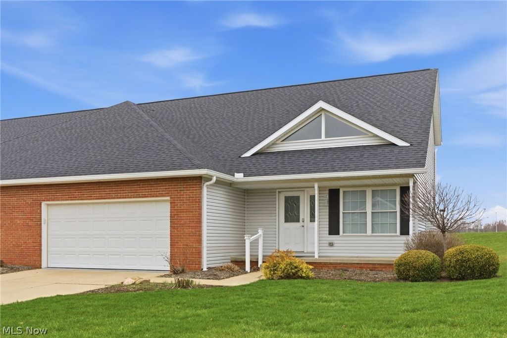 Photo of 2735 Doral Circle SE, Massillon, OH 44646 (MLS # 5192434)