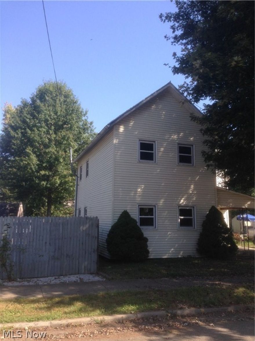 This property was tenant occupied until August 2017. Rent was $675/month plus utilities. Great investment opportunity or starter home.