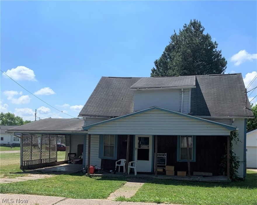 Home with two lots (1601 and 1603 Broadway Ave.)  Zoned B-1 in area behind Sav-A-Lot.  Perfect for your small business.  Call city for permitted usage.
Shed is excluded from sale.