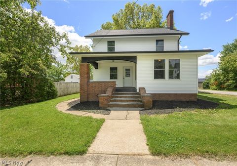 Photo of 407 W Main Street, Dalton, OH 44618 (MLS # 5200830)