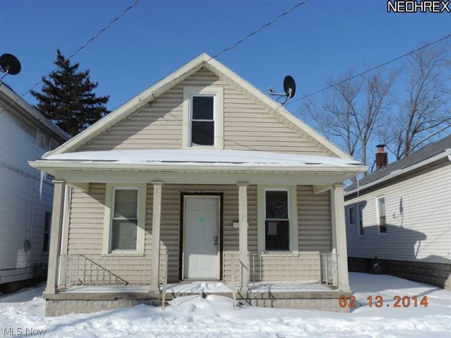 3 bedroom, 1 bath home. Interior features include: large kitchen, high ceilings, formal dining room, partially finished 2nd floor, full basement and more. Exterior features include: Garage, off street parking, front porch, partially fenced back yard, and more!! Property being sold AS-IS