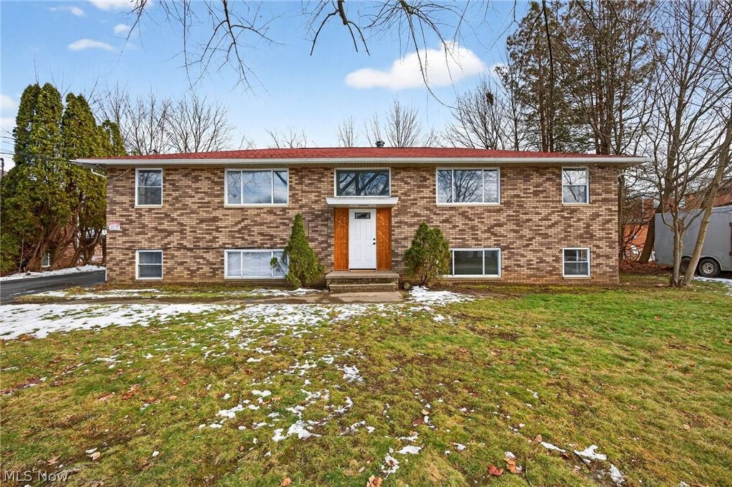 Photo of 211 Buffington Road, Fairlawn, OH 44333 (MLS # 5189585)