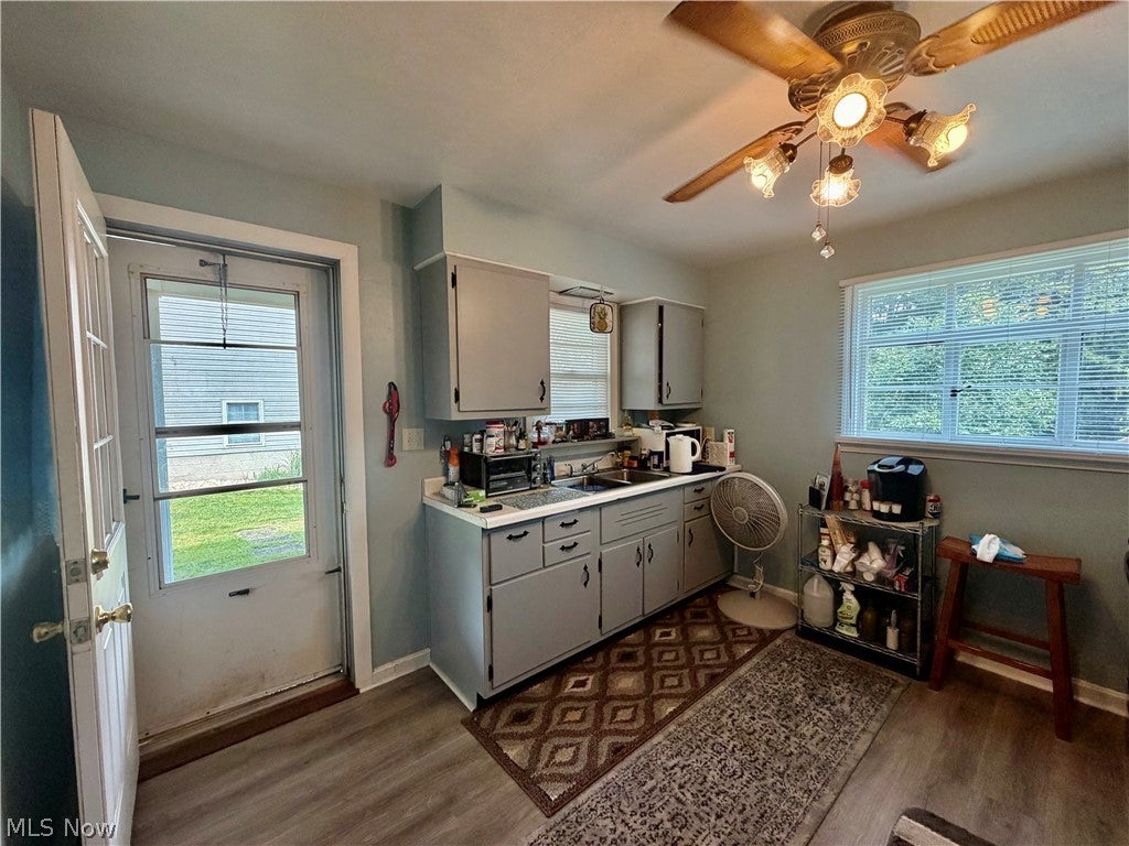 515 W FERNWOOD Drive